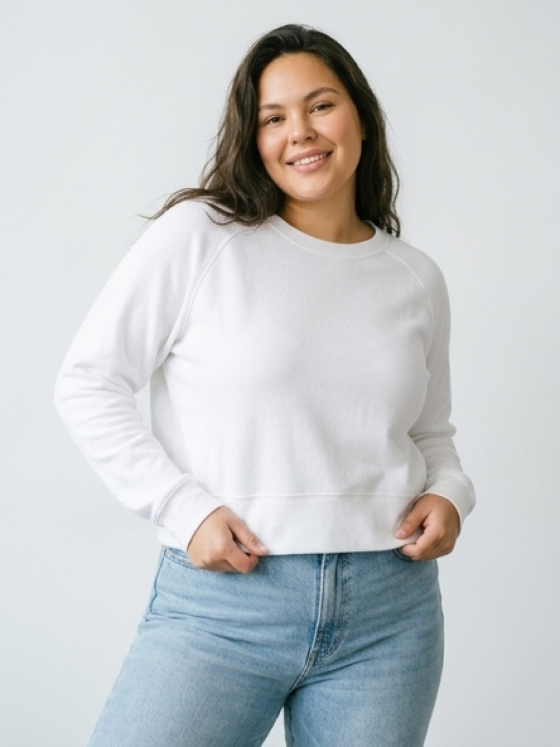 Basic White Sweatshirt – Casual Comfort Style